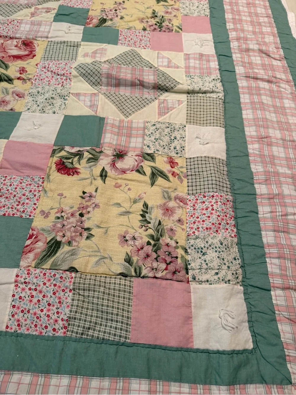Vintage cottagecore floral plaid patchwork hand tied quilt 83”x80” country style